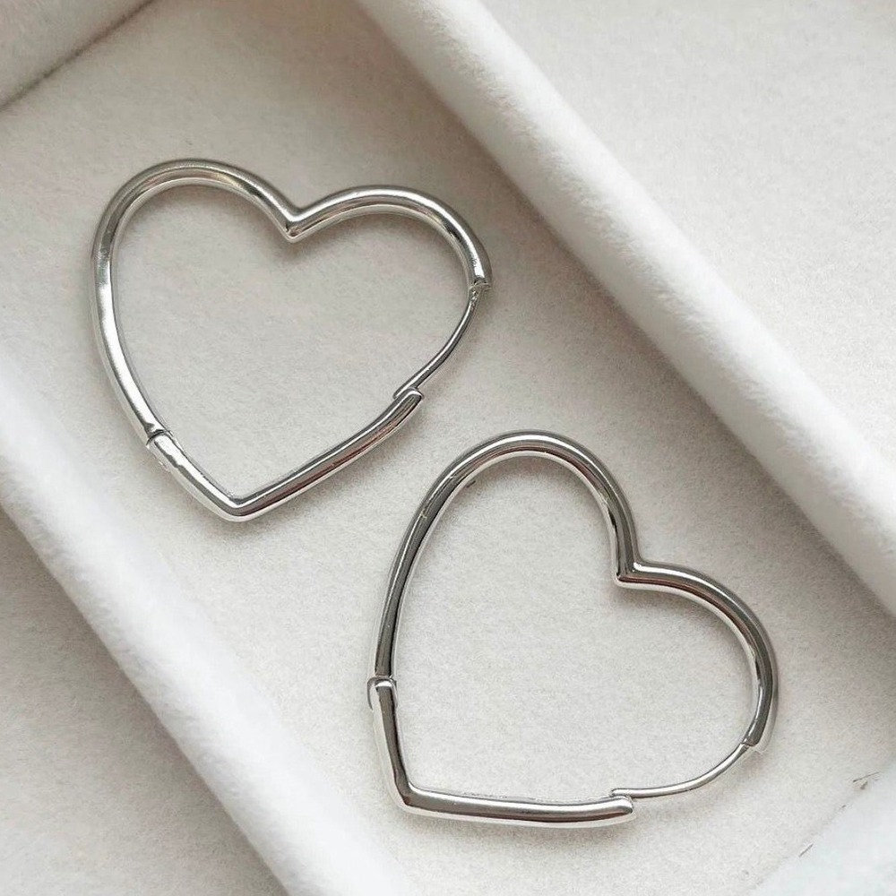 S925 Sterling Silver Heart Hoop Earrings – Minimalist Love Design - Picture 4 of 4
